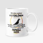 Minden ember egyenlőnek születik, de csak a legjobbak lesznek papagáj bögre