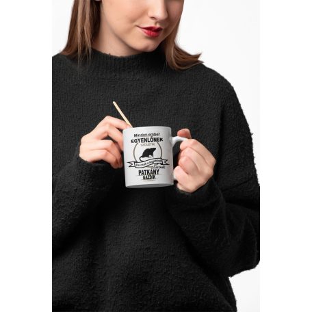 Minden ember egyenlőnek születik, de csak a legjobbak lesznek patkány bögre