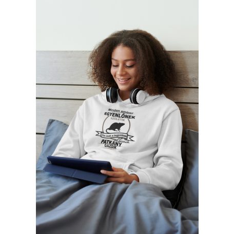 Minden ember egyenlőnek születik, de csak a legjobbak lesznek patkány pulóver