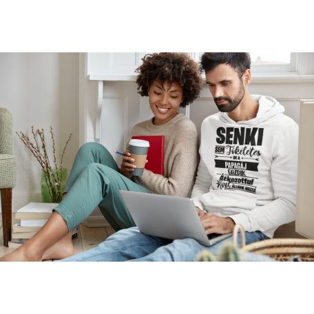 Senki sem tökéletes, de az papagáj gazdik átkozottul közel állnak hozzá pulóver