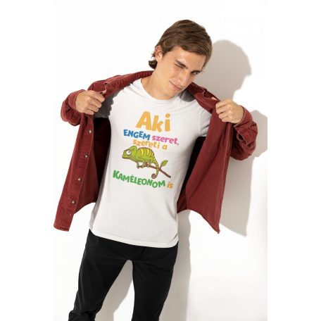 Aki engem szeret, szereti a kaméleonom is férfi póló