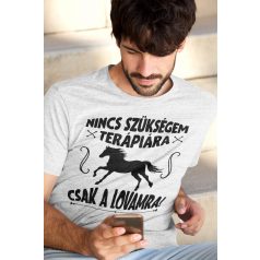 Nincs szükségem terápiára csak a lovamra férfi póló