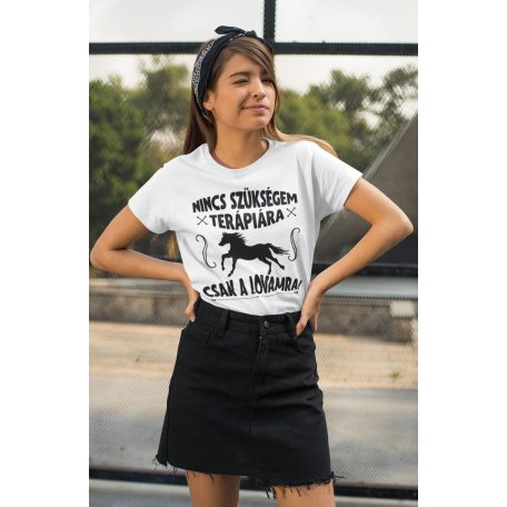 Nincs szükségem terápiára csak a lovamra női póló