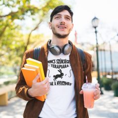 Nincs szükségem terápiára csak a nyuszimra férfi póló